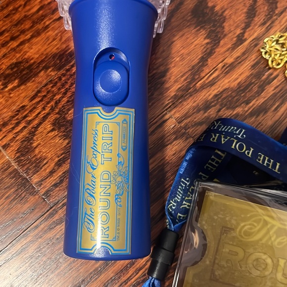 Polar Express bundle with Frame 🖼️ 🔔 🚂 - Picture 12 of 12